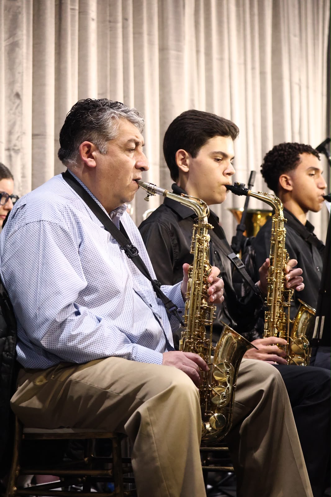 Saxofonistas tocando durante o Encontro Nacional em Balneário Camboriú.