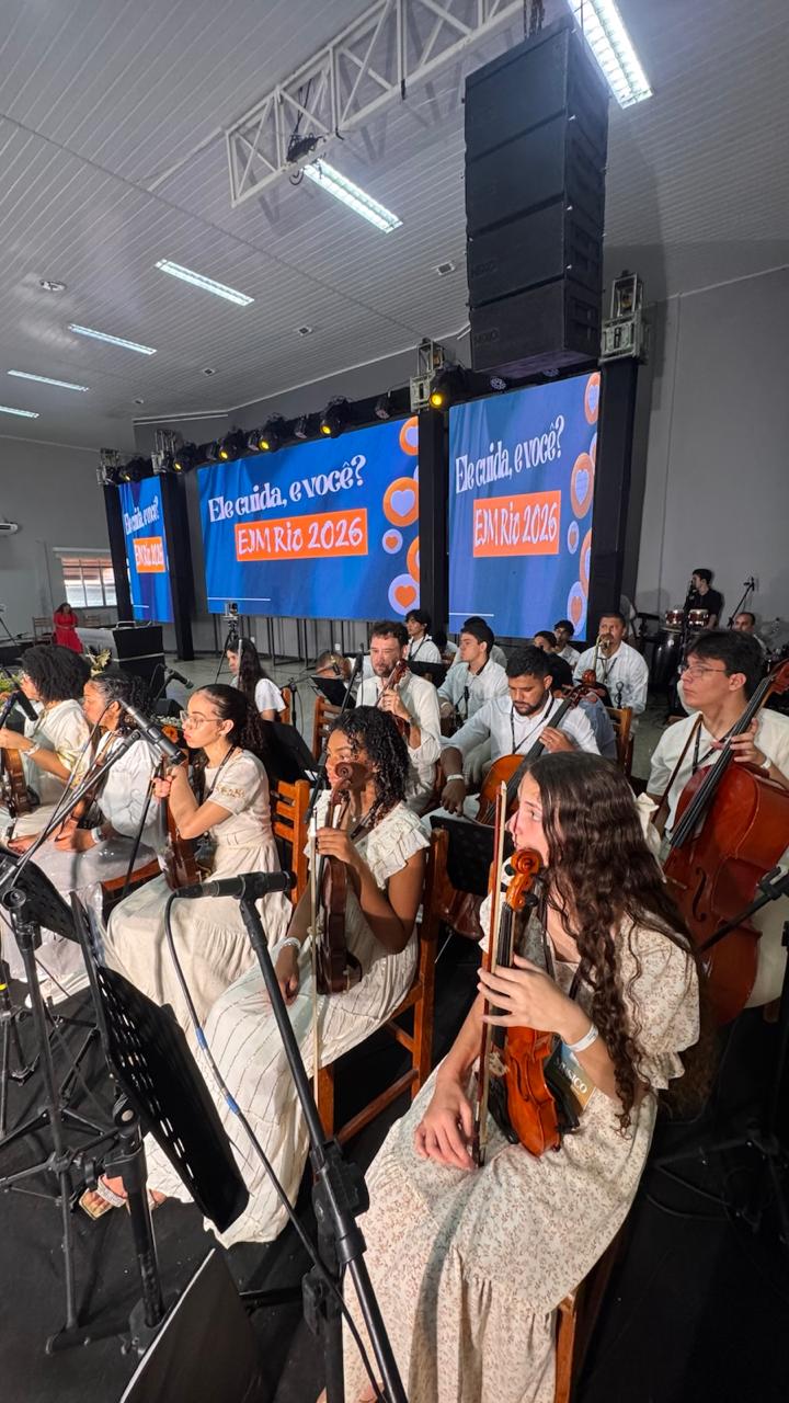 Músicos da orquestra durante uma apresentação no EJM Rio 2026.